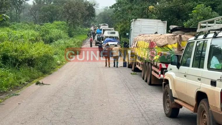 RN Faranah–Kissidougou : un camion accidenté paralyse le trafic