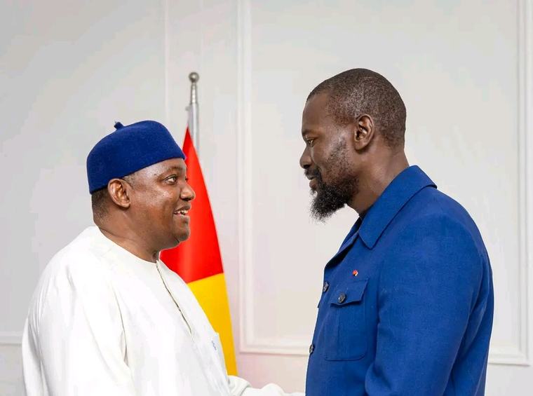Le président Adama Barrow salue la “dynamique de transformation et de développement” engagée en Guinée