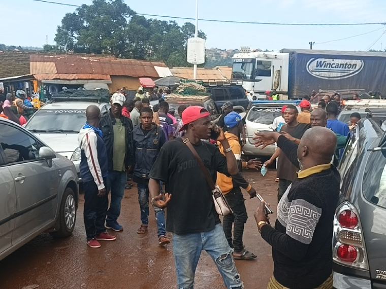 Tracasseries routières : les chauffeurs de taxi Mamou-Conakry observent un débrayage