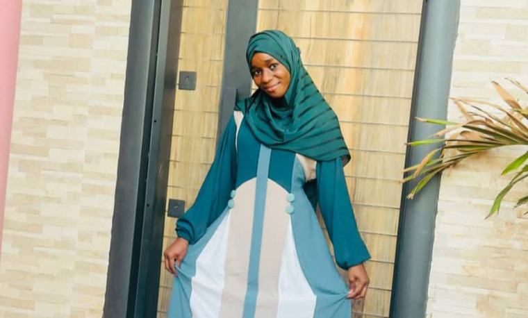 Rachidata, 23 ans, bloquée en Sierra Leone depuis 5 mois : l’inquiétude grandit dans sa famille, après une promesse de rejoindre son prétendant en France